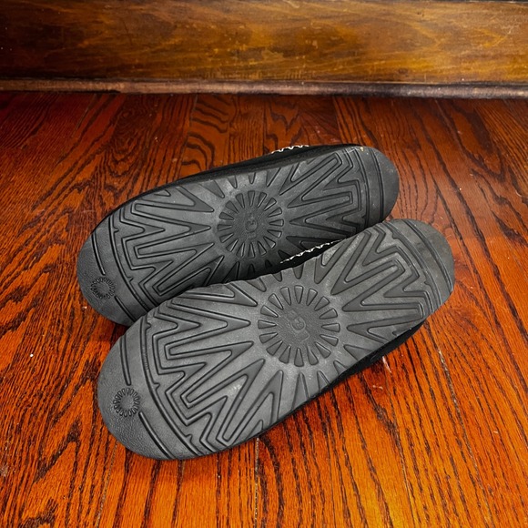 UGG Tasman Suede Slippers Black Embroidered Braid Mens 9 Good Used Condition - Picture 5 of 10